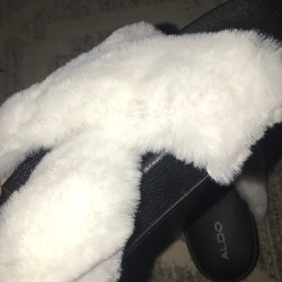 Fluffy ALDO slides - Picture 2 of 2